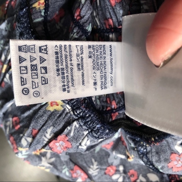 Tommy Hilfiger Ruffle Sleeve Smocked Print top NWT - Picture 7 of 8